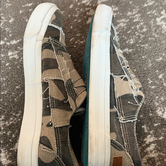 Women’s Camo BLOWFISH Malibu Slip-On Sneakers size 7 SPRING STYLE - Picture 4 of 4